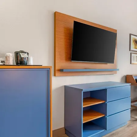 Country Inn & Suites By Radisson, West Bend, Wi-3