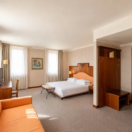 Phi Hotel Astoria-2