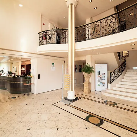 Phi Hotel Astoria-3