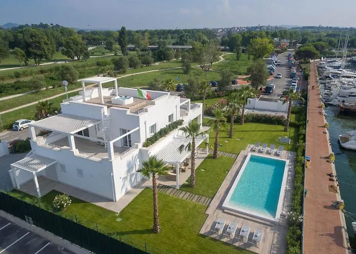 PORTOVERDE BEACH VILLA 12, Emma Villas