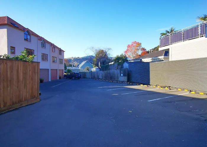 Les Troupes Apartments Akaroa