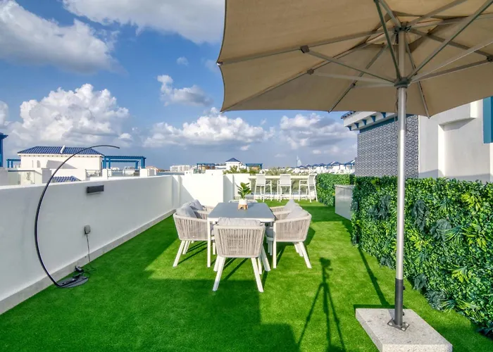 Stunning Palm Villa With Rooftop Garden, Resort Style Pool And Beach By Exclusive Holiday Homes