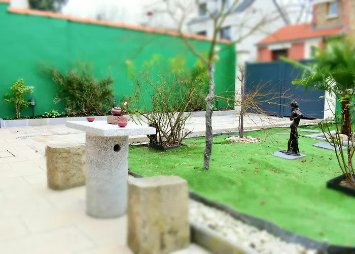 Villa FOCH - Maison familiale à 20 min de Paris, Disney et la Vallée Village avec balcon et jardin privatif Saint-Maur-des-Fossés