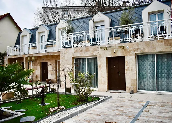 Villa FOCH - Maison familiale à 20 min de Paris, Disney et la Vallée Village avec balcon et jardin privatif Saint-Maur-des-Fossés