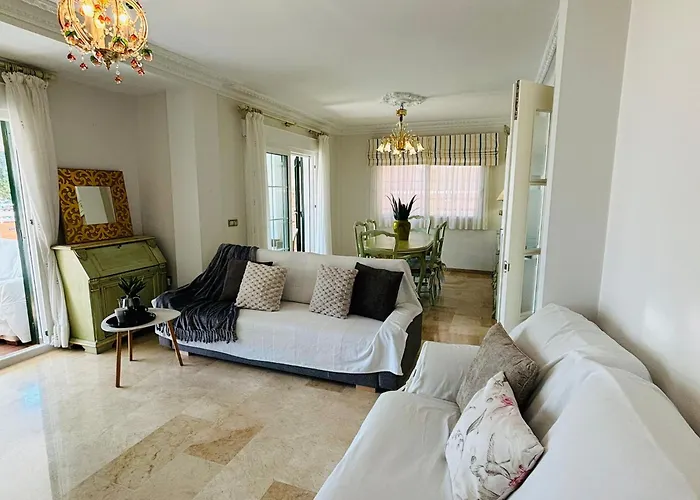 Chalet Con Piscina Privada En Primera Linea De Playa