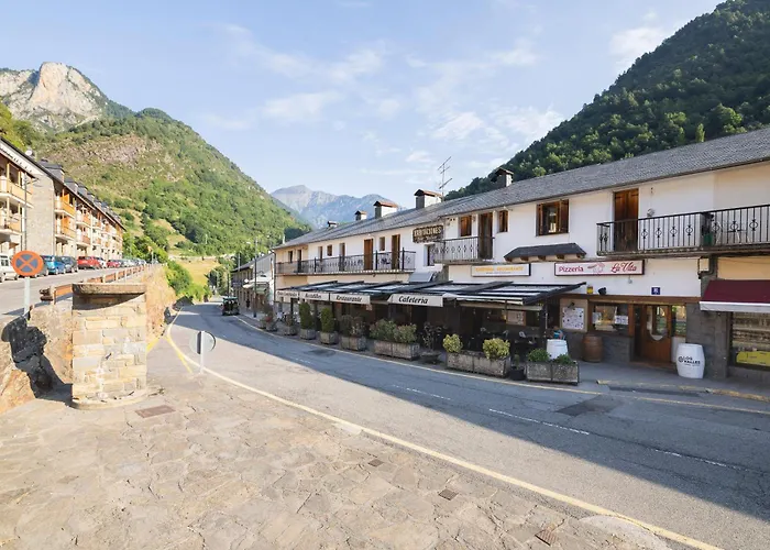 Hostal Los Valles Bielsa