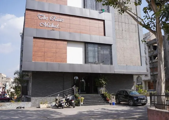 Raas Mahal-Hotel In Jaipur Near Tourist Places