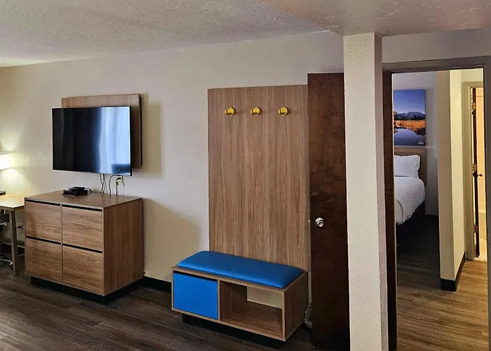 Days Inn And Suites By Wyndham Downtown Missoula-University