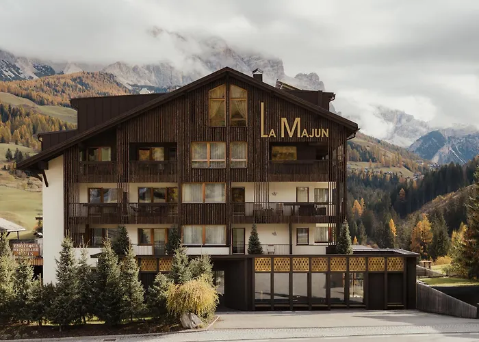 Hotel La Majun Stern