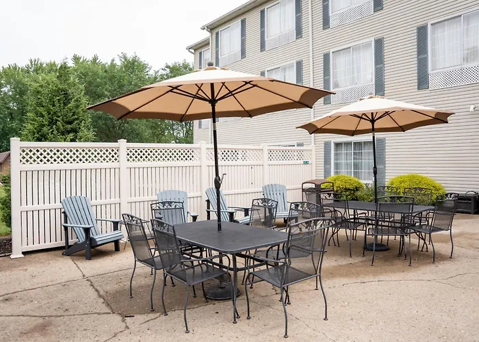 Coshocton Village Inn & Suites