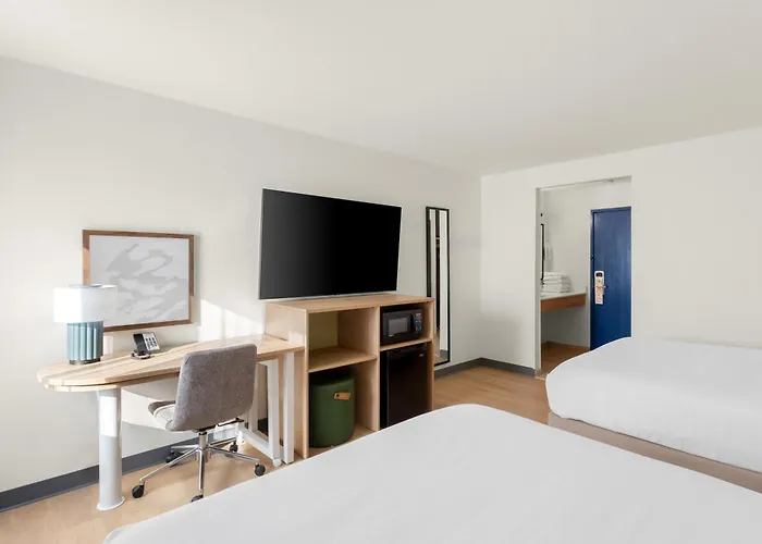 Spark By Hilton Matteson Chicago I 57
