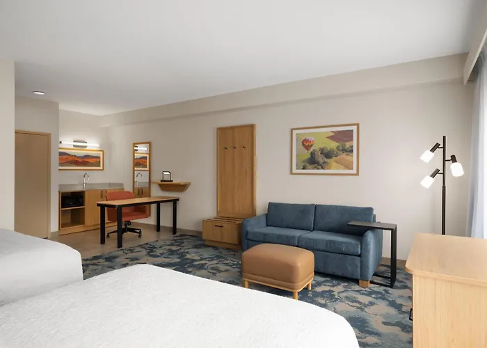 Hampton Inn & Suites Ontario
