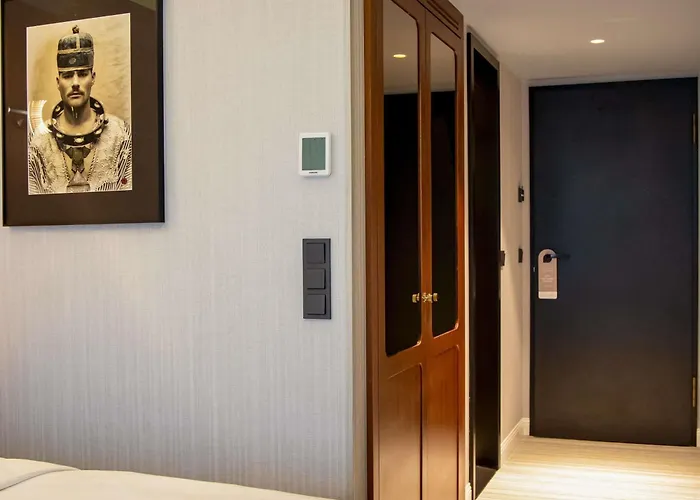 MUZE Hotel Dusseldorf - Handwritten Collection