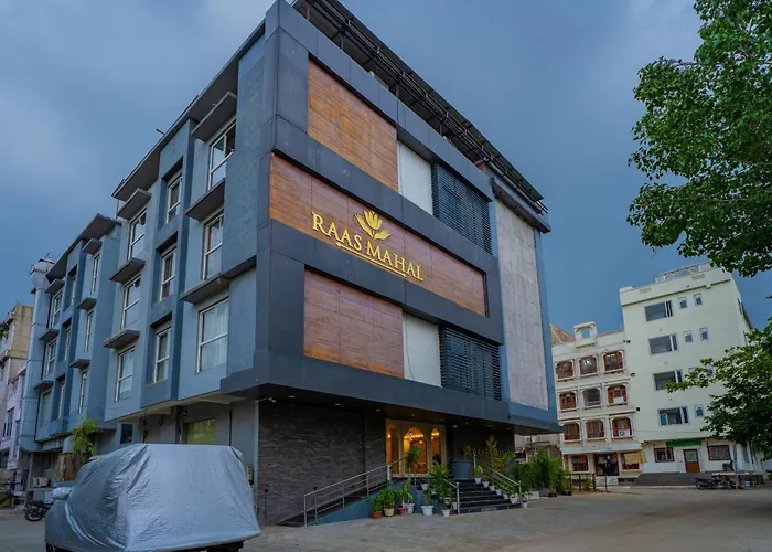 Raas Mahal-Hotel In Jaipur Near Tourist Places