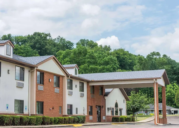 Super 8 By Wyndham Coshocton Roscoe Village