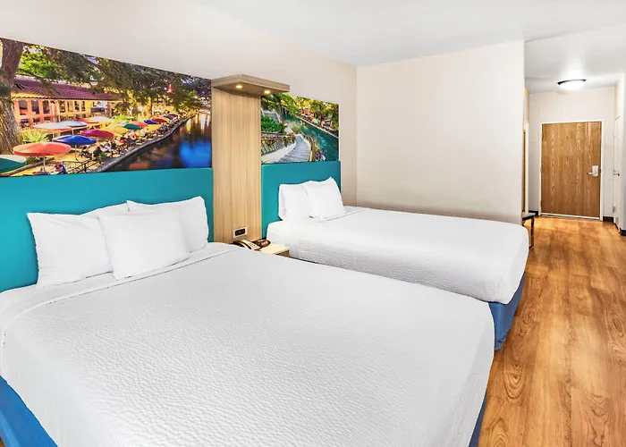 Days Inn & Suites By Wyndham San Antonio Near Frost Bank Center